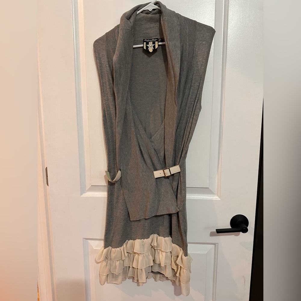 Twelve by Twelve brand sleeveless gray dress with cream ruffles women’s size M